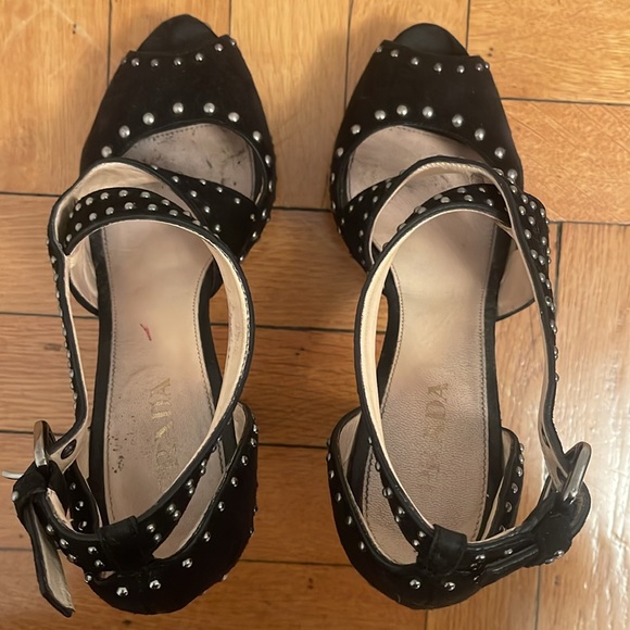 Prada studded peep toe studded sandal heel - Picture 4 of 5